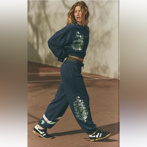 NWT FREE PEOPLE MOVEMENT ALL STAR LOGO SWEAT-PANTS | LARGE - Picture 1 of 16